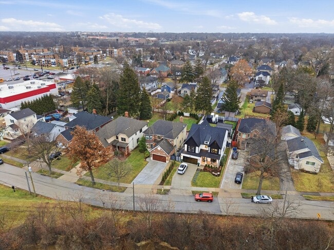 Building Photo - 395 Scott St