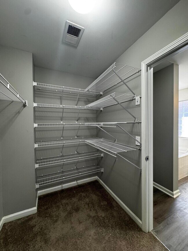 Building Photo - 2224 Wilmington Ln