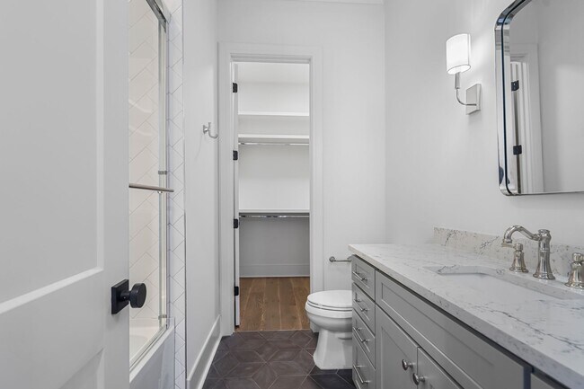 Building Photo - 3311 Skyline Dr