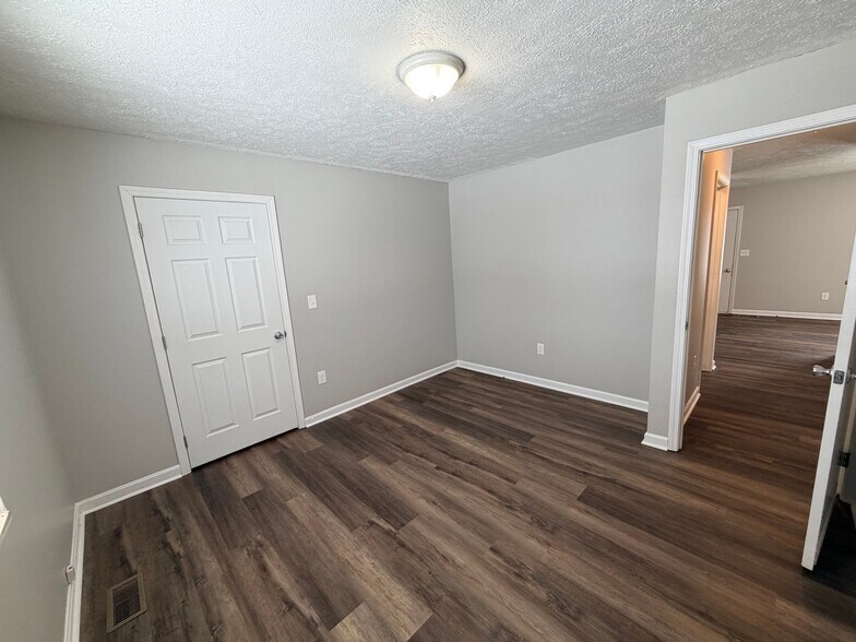 Building Photo - 8415 Shell Ln NW