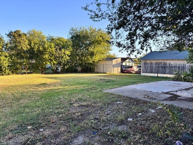 Building Photo - Affordable 2 Bed 1 Bath In Wendover Hills