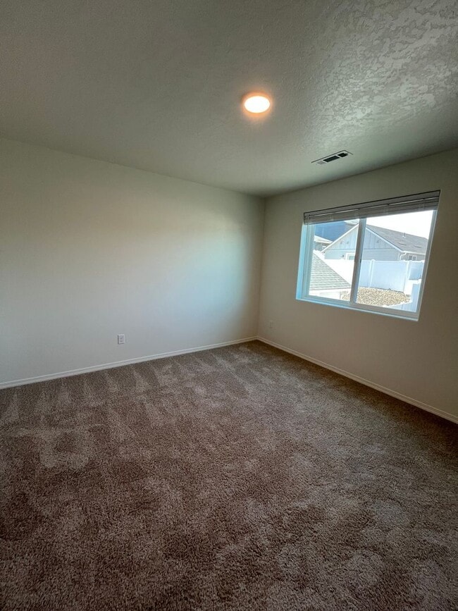 Building Photo - Brand new 3 bedroom/2.5 bathroom ready for move in