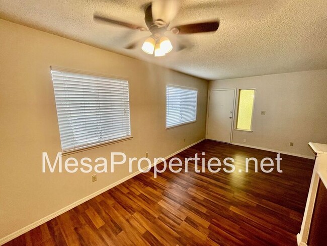 Building Photo - 2946 Winfield Ave