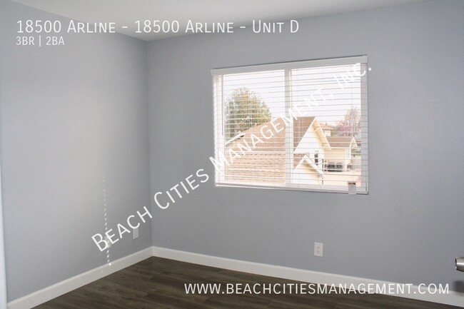 Building Photo - Remodeled 3 Bed, 2.5 Bath Town Home with A...