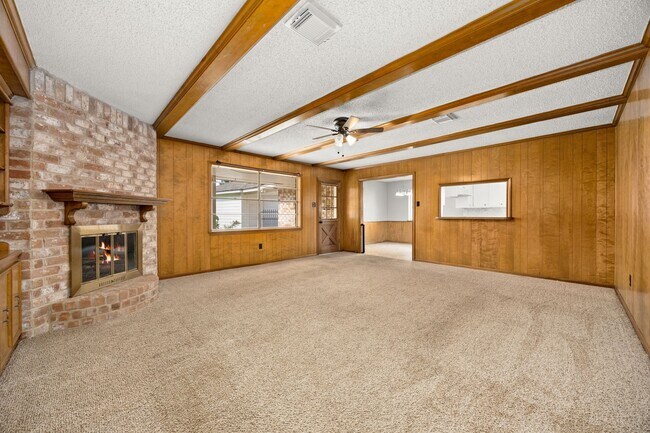 Building Photo - 5923 Pebble Springs Dr