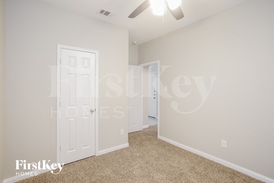 Building Photo - 3300 Overstreet Ln