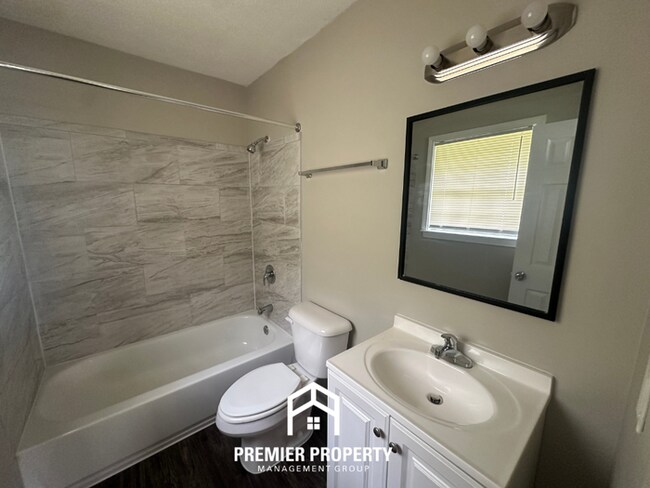 Building Photo - Modern 3BR/2BA Bartlett Area Home | Brick Fireplace & Spacious Fenced Yard