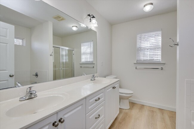 Building Photo - 909 Watsonia Dr