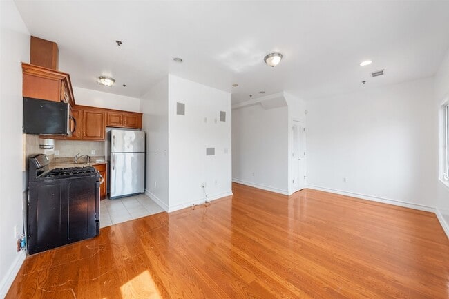 Building Photo - 239 Baldwin Ave