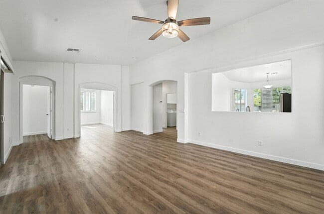 Building Photo - Fully Remodeled 2BR + Den in Trilogy at Po...
