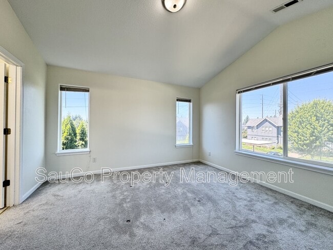 Building Photo - 7839 NE Kian Ln