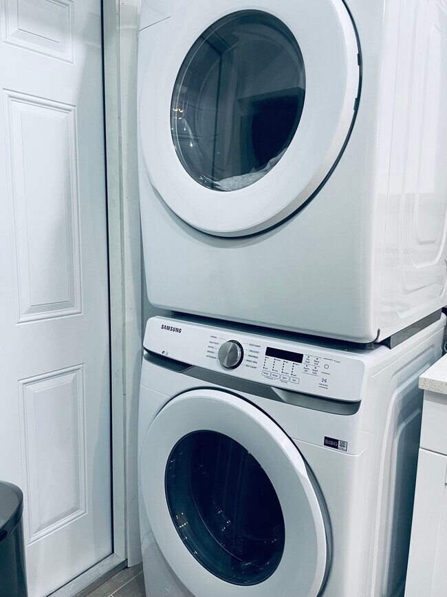 Primary Photo - 7911 SW 10th St