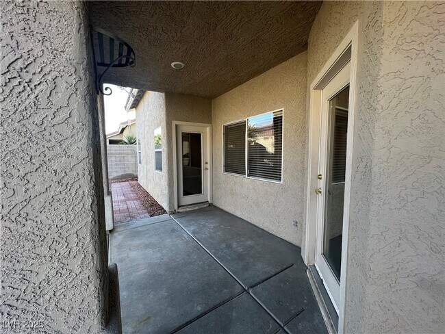 Building Photo - 5712 N Tropic Mist St