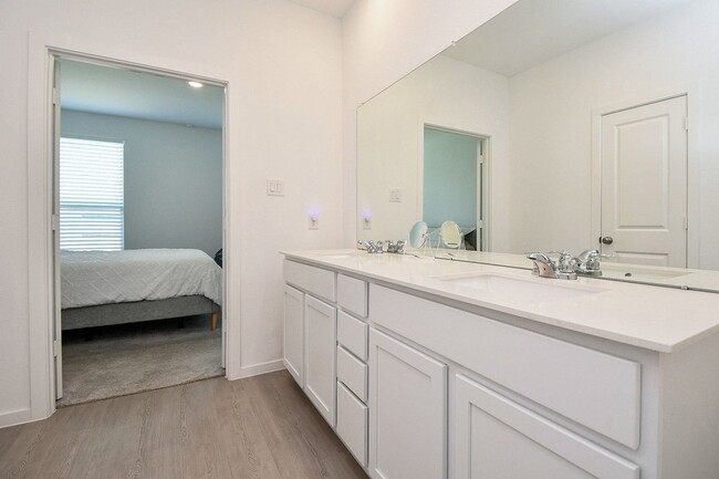 Building Photo - 26610 Coast Redwood Dr