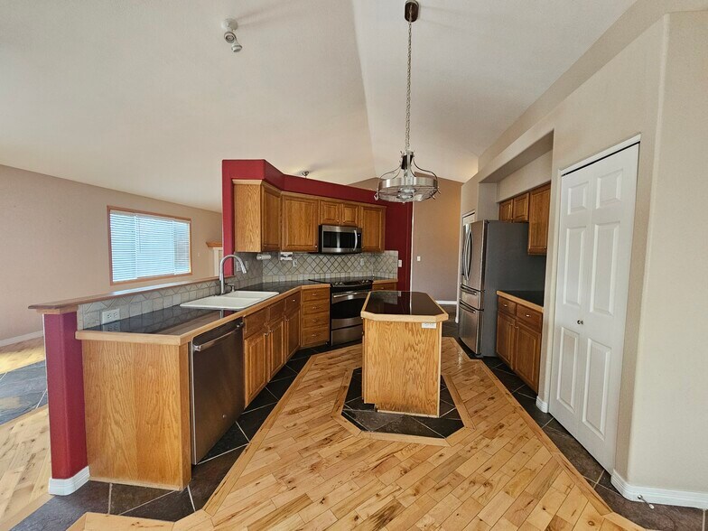 Building Photo - 1138 Lakecrest Ct