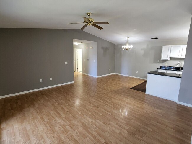 Building Photo - 3 bedroom Kenosha condo