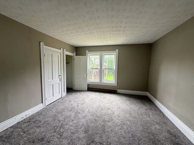 Building Photo - Wellman Duplex