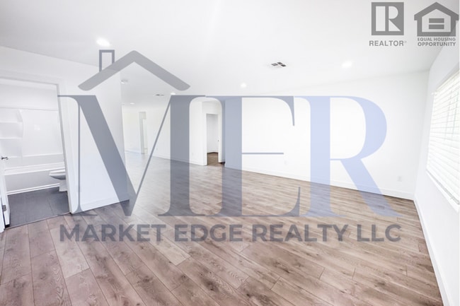 Building Photo - 5Bed/3Bath Home University/McClintock! $399 MOVE-IN SPECIAL! Ready for Immediate Move-In!