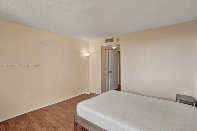 Building Photo - 1833 S Ocean Dr