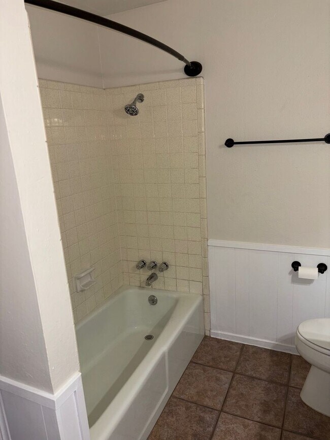 Building Photo - 3 Bedroom 2 Bathroom Georgetown Home