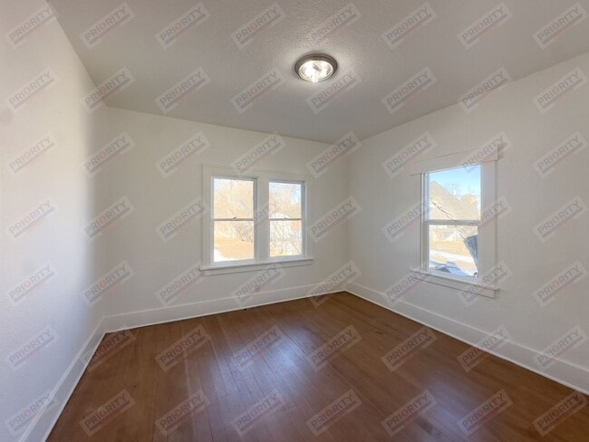 Building Photo - Adorable Single Family Home