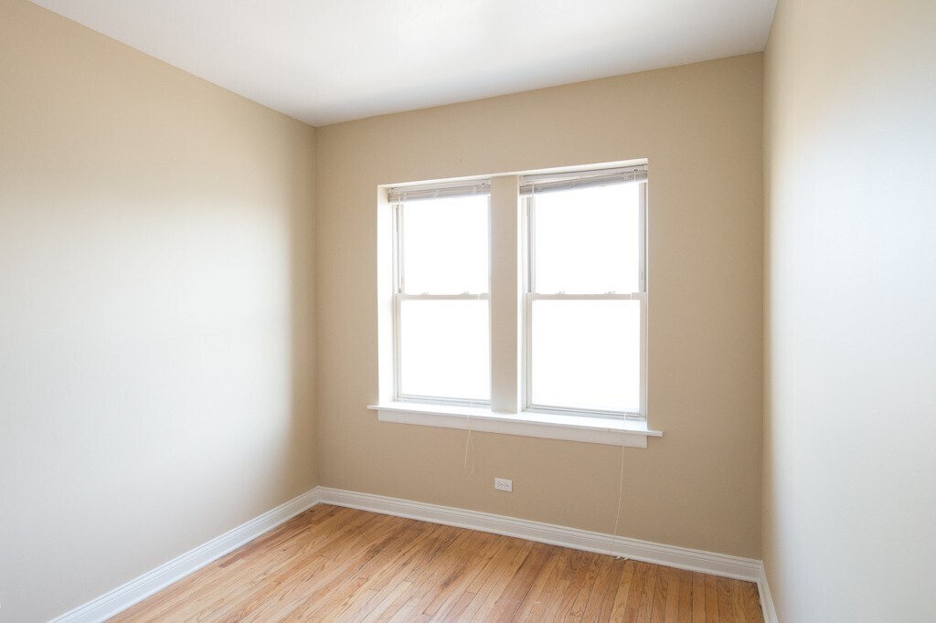 Building Photo - 4439 W Fullerton Ave