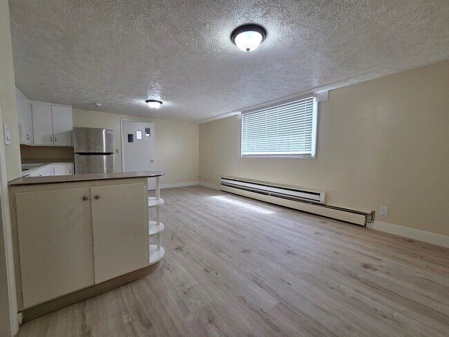 Building Photo - Burton 6-Plex