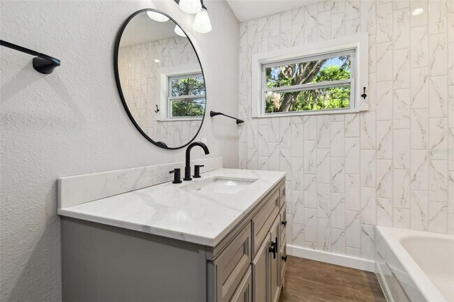Building Photo - 535 W Palmeden Dr