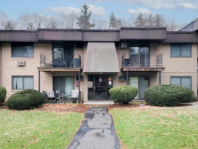 Building Photo - 8 Strawberry Bank Rd