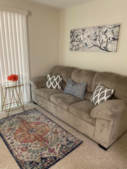 Building Photo - 11 St James Pl