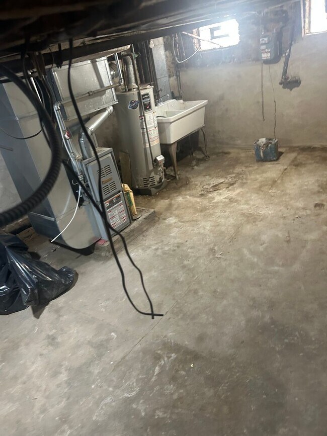 Building Photo - Nice 2Br house with or without voucher