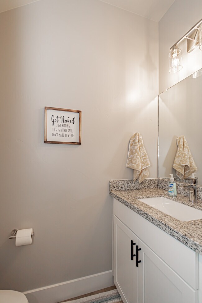 Building Photo - 380 S 3rd W