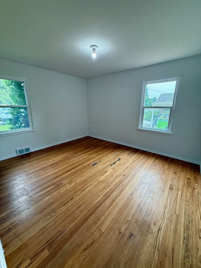 Building Photo - Ideally Located 3 Bed 1.5 Bath Spokane Hom...