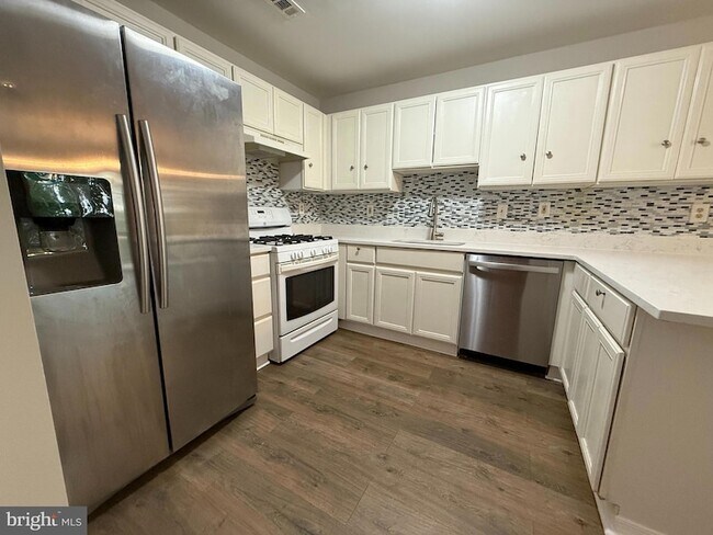 Building Photo - 155 Weybridge Dr