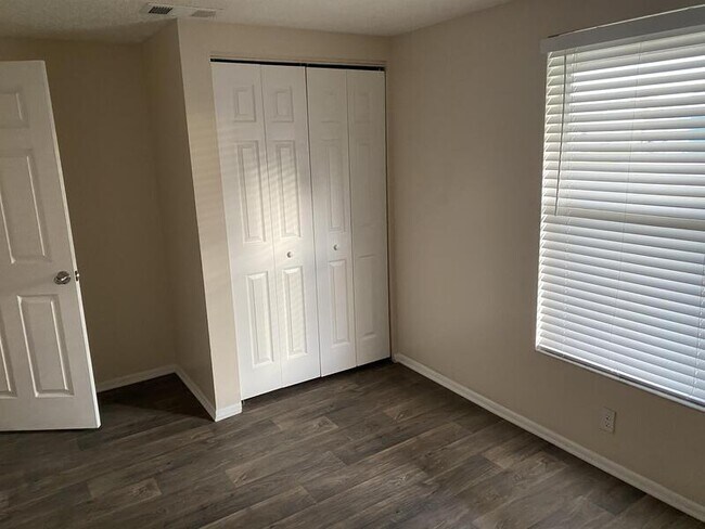 Building Photo - 7812 43rd Ave Dr W