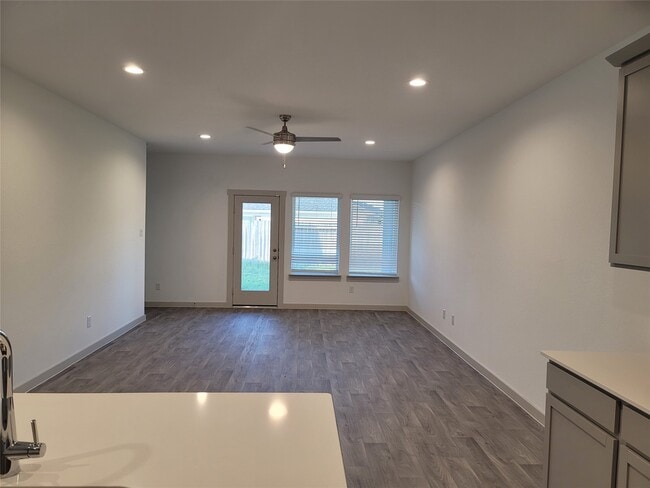 Building Photo - 3005 Fenchurch Elm Trl