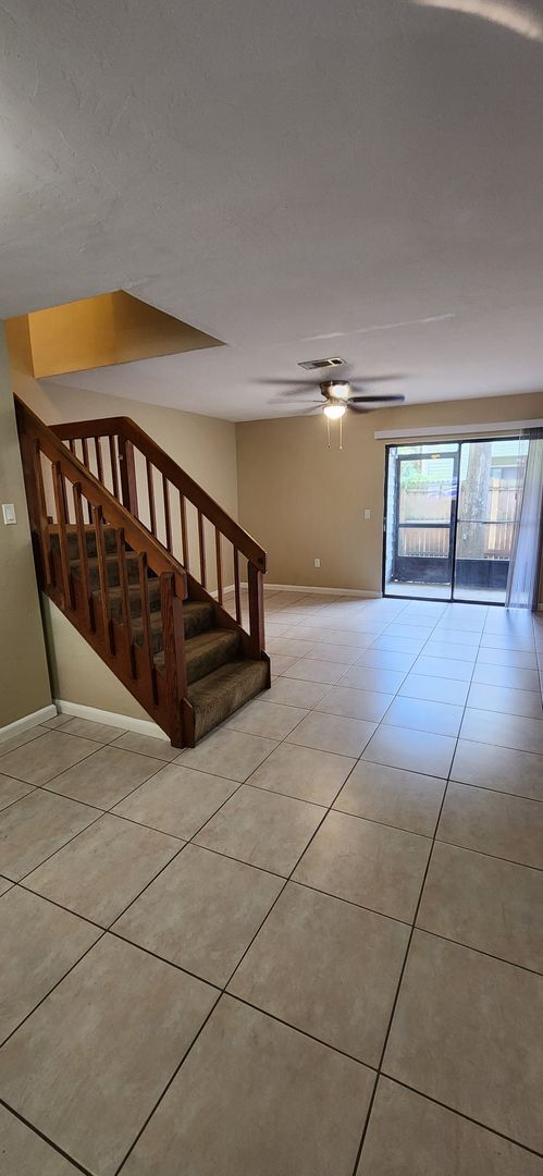 Building Photo - 2 Bed / 2.5 Bath End-Unit Townhome in Mill Run