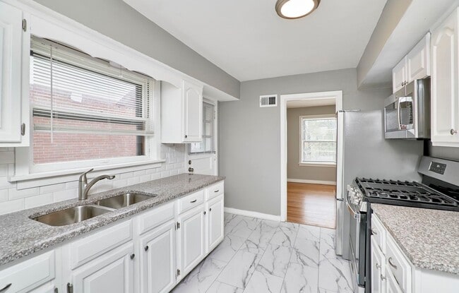 Building Photo - 7361 Melrose Ave