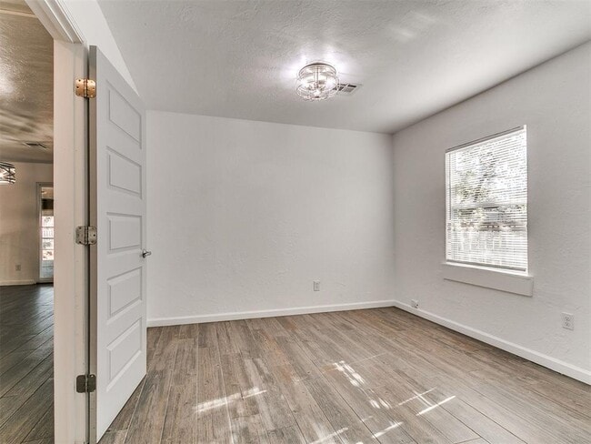 Building Photo - 816 S Santa Fe Dr