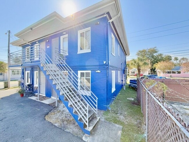 Building Photo - 551 N Ridgewood Ave