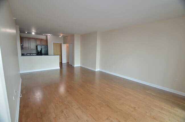 Building Photo - 1629 S Prairie Ave