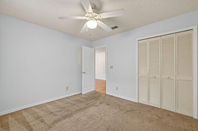 Building Photo - 6101 SE Landing Way