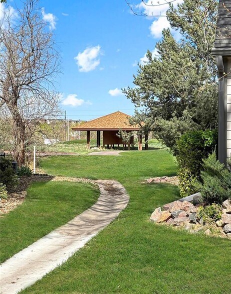 Building Photo - 422 Cobblestone Dr