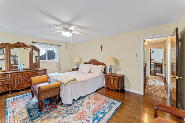 Building Photo - 8 Glenview Dr