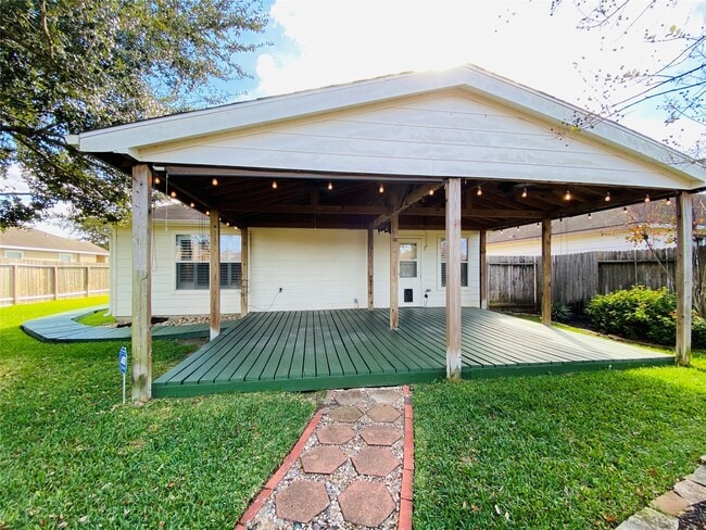 Building Photo - 24638 Lakecrest Village Dr