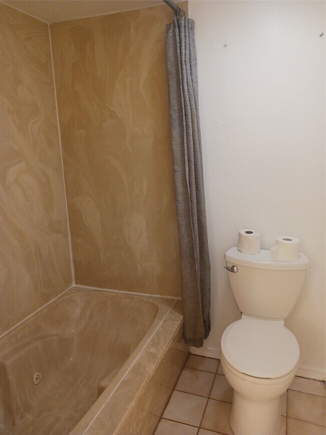 Building Photo - 921 Marine Dr