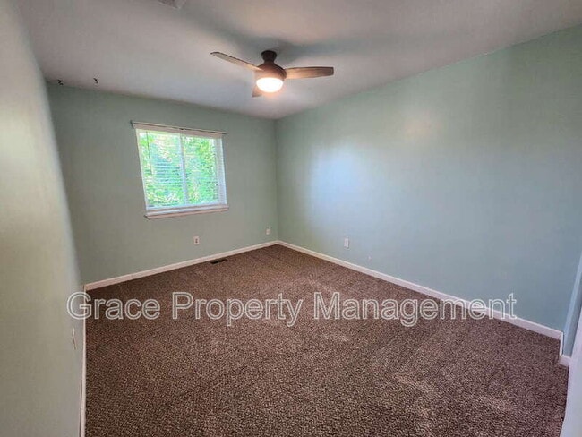 Building Photo - 3300 Queen Ct