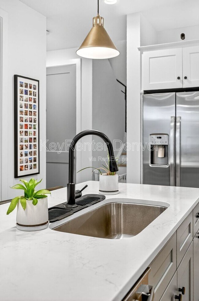 Building Photo - 1299 Newton St