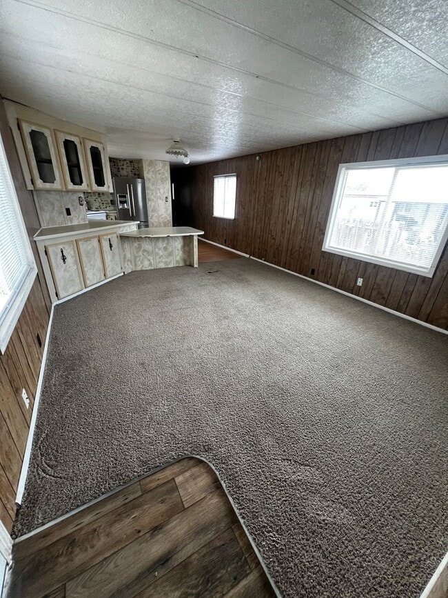 Building Photo - 3 Bedroom 2 Bathroom