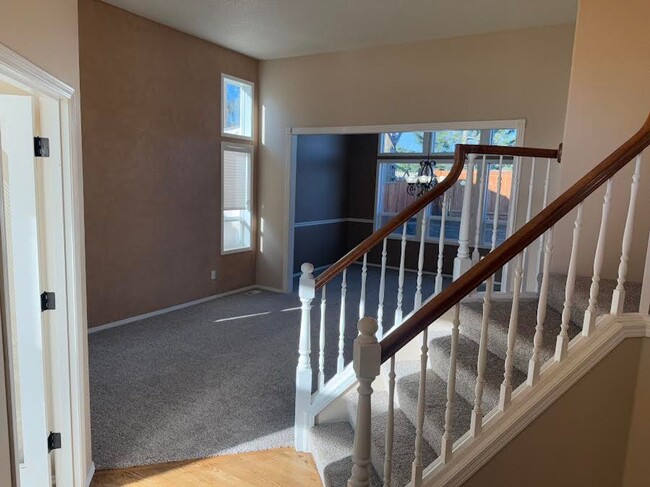 Building Photo - Beautifully Updated Tigard Home